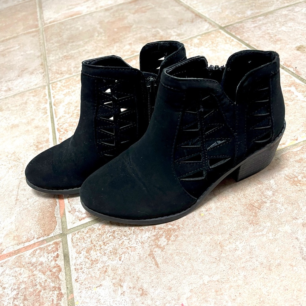 Size 13 boots for girls.
